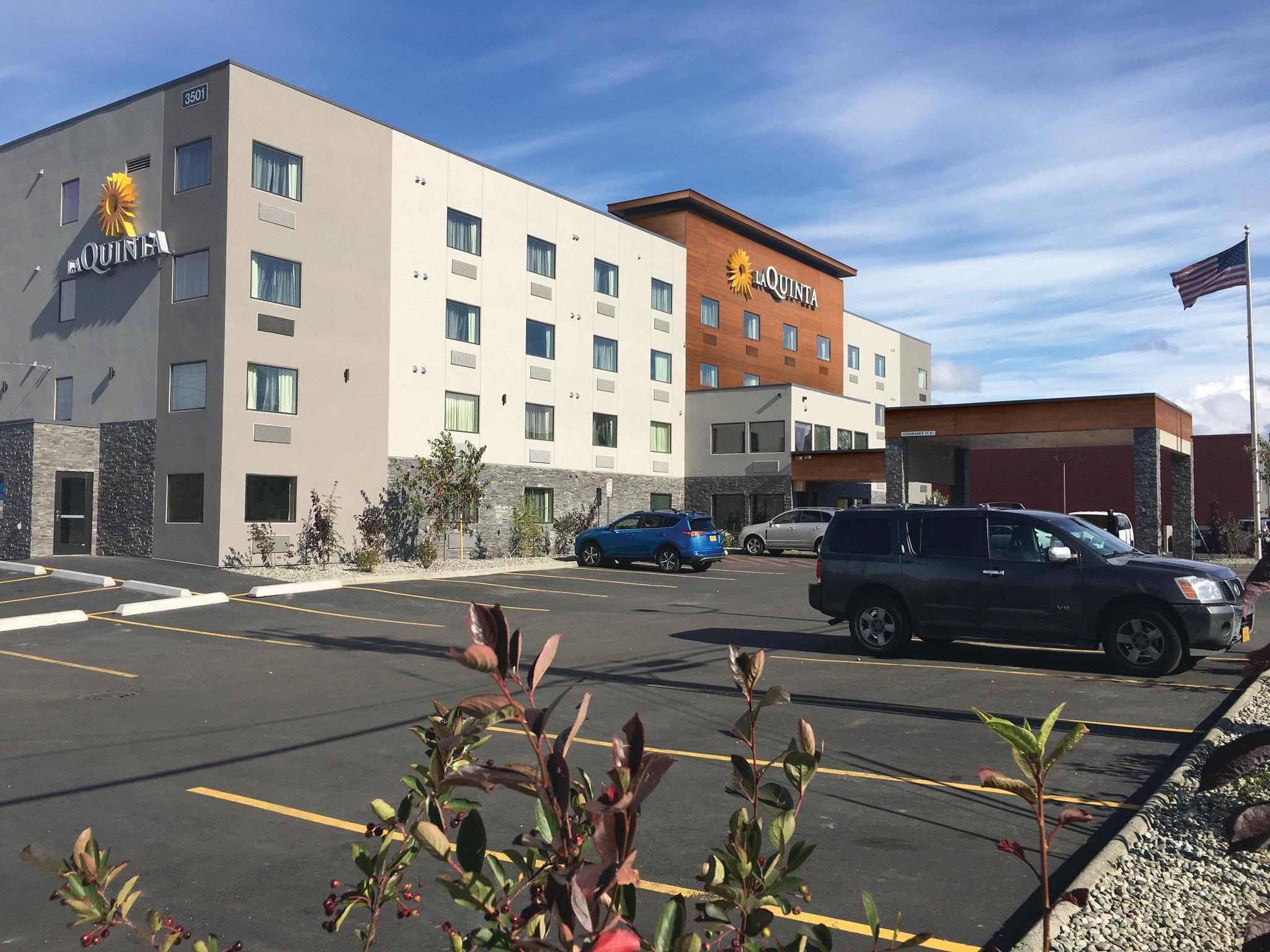 La Quinta By Wyndham Anchorage Airport Hotel Exterior photo